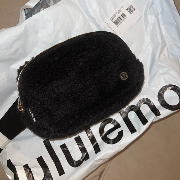 lululemon athletica Handbags - Fleece Everyday Belt Bag